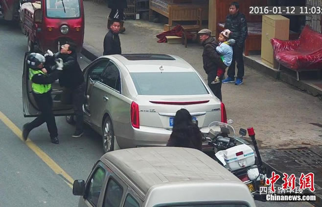 挫折中的自我重塑，男子殴打网约车司机引发社会反思与变化的力量