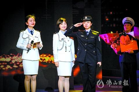 为救室友身中七刀的女孩穿上警服，社会价值的启示与反思
