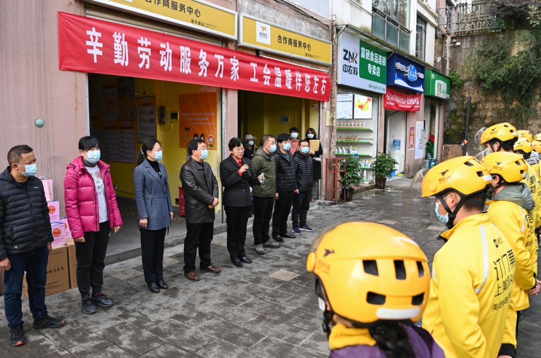 宁愿送外卖不进工厂？国务院发文