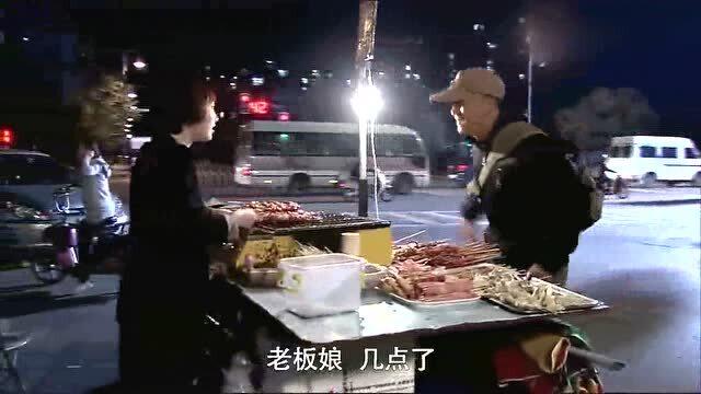 烧烤店老板娘不惧打击报复，勇气背后的故事与真相探索