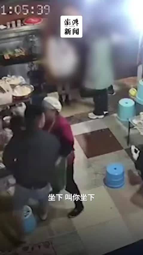 男子骚扰女生被老板娘霸气阻拦
