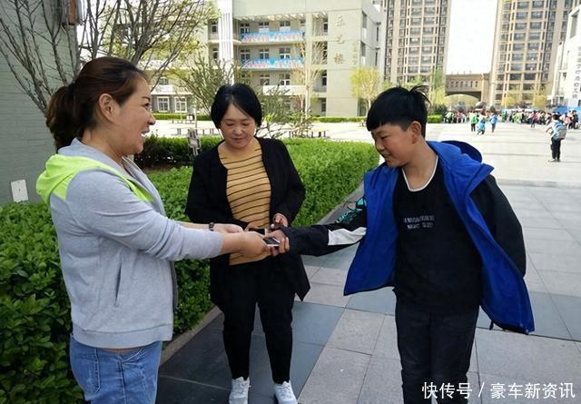 感谢回馈（或小伙送汉堡感谢）