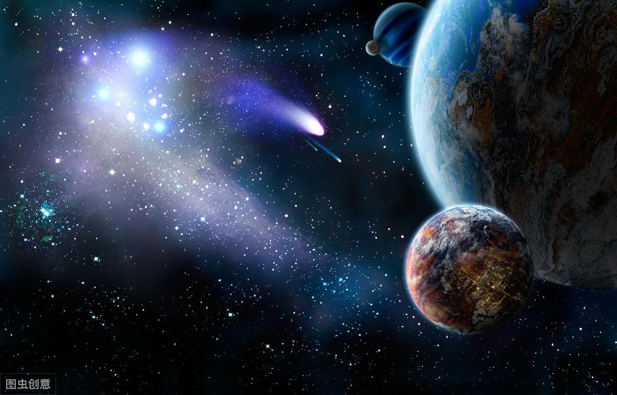 日落之际的奇迹之光，罕见彗星点亮人生