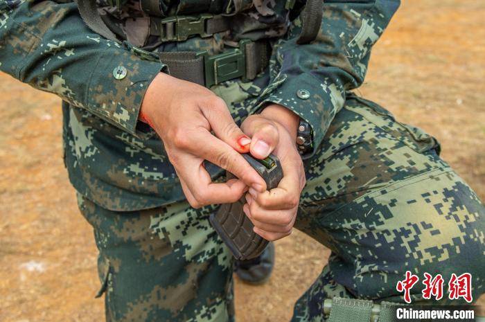 直击新学员首次实弹射击考核现场，科技射击新纪元体验之旅