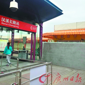 地铁站旁通道无人看管行李箱现象的背后与影响分析