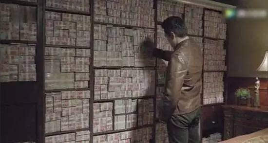 拉杆箱背后的贪腐人生巨变