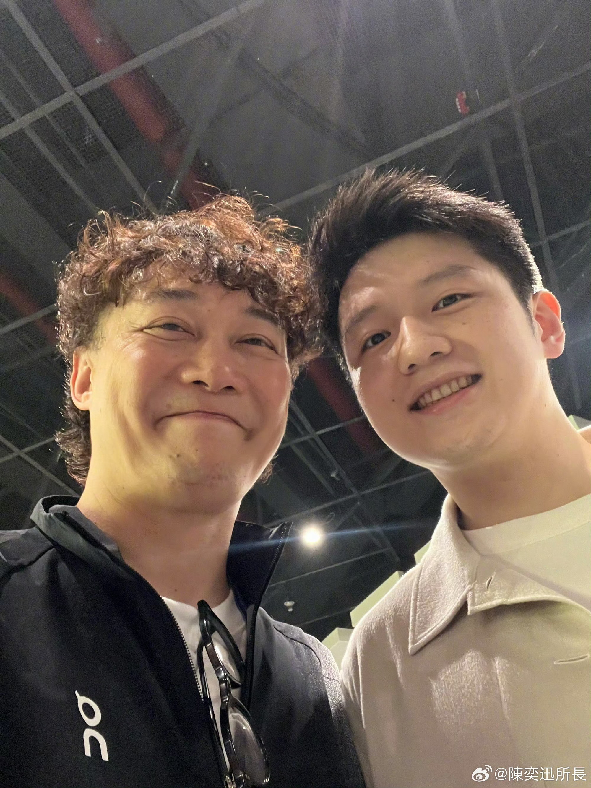 樊振东期待陈奕迅演唱会邀请，文体明星跨界互动成焦点