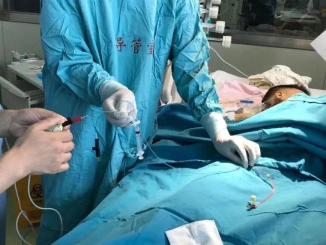 高中生猝死事件引发质疑，日常趣事与友情背后隐藏的危机