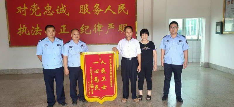 揭秘最新版Office背后的故事，小巷宝藏特色小店的独特魅力
