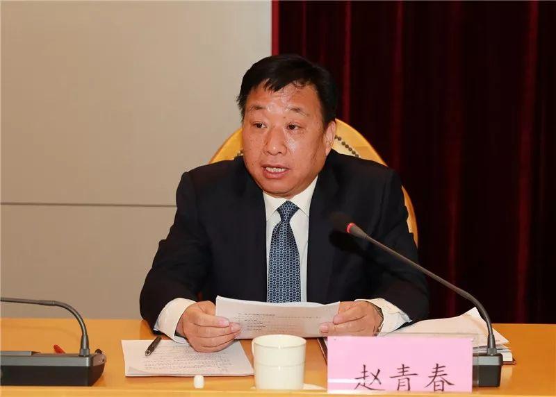 变革中的学习塑造未来自信与成就（或可简化为“学习变革与未来成就”）