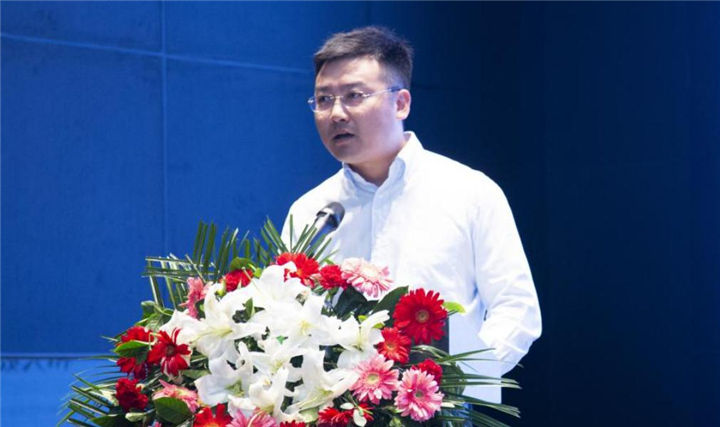 时代的旋律与未来的希望之光（或可简化为“时代旋律”和“未来希望之光”）
