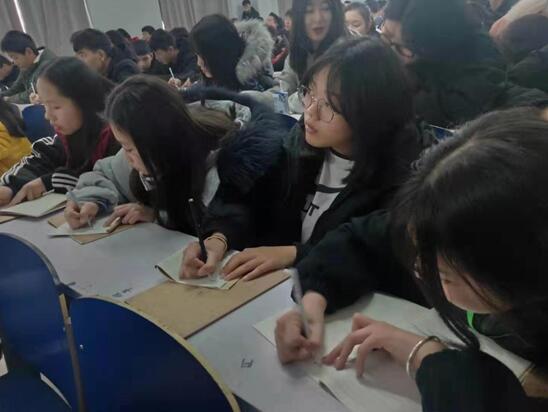 远离非法内容，聚焦国产电影男女角色分析