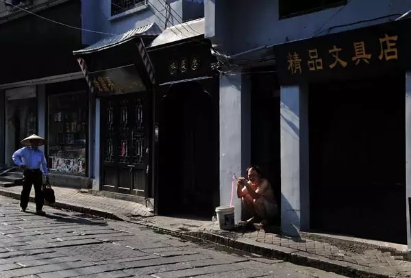 新钢股份行情下的隐秘小巷特色小店探访记