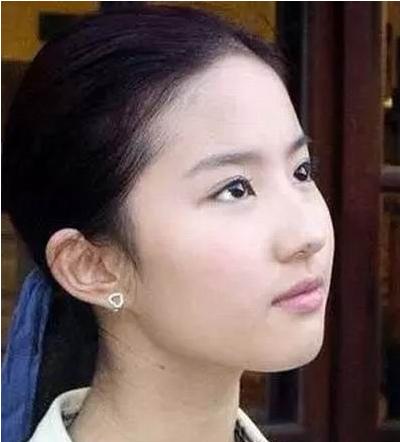 塌鼻明星