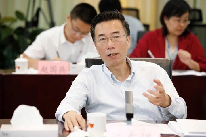 油价调整最新动态，机遇与挑战并存的能源市场准备行动！