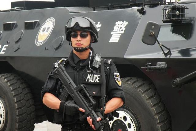 最新特警队员