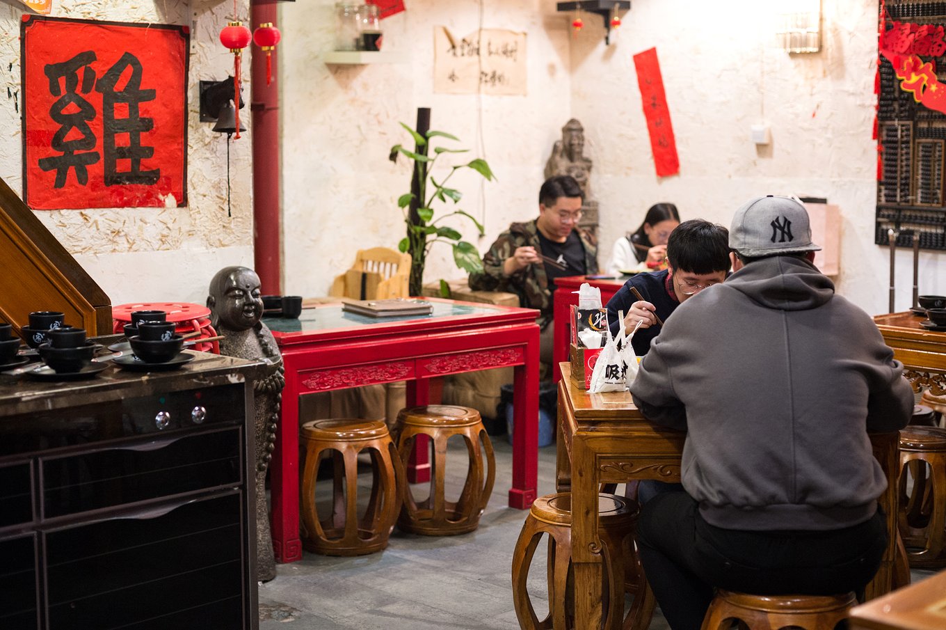 小巷深处的特色小店探秘，代替女儿最新美食打卡地