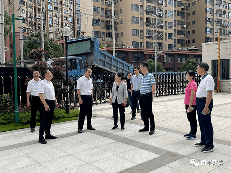 党章题最新背景