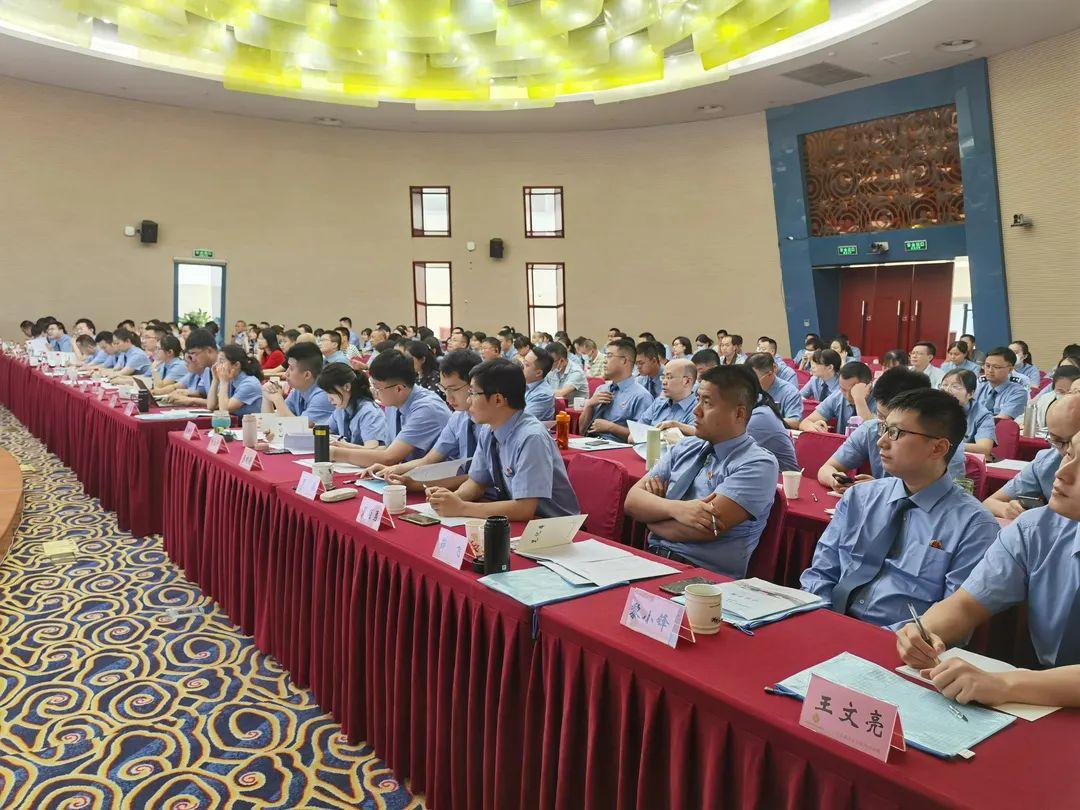 自然探索之旅/内心宁静与法治之美