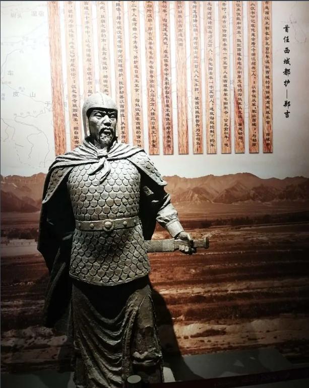 逆风翻盘的励志传奇，人物素材作文最新解析与创作指南