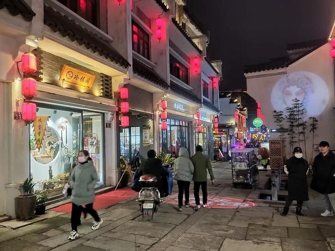 各国最新疫情动态更新与小巷深处的特色小店探秘