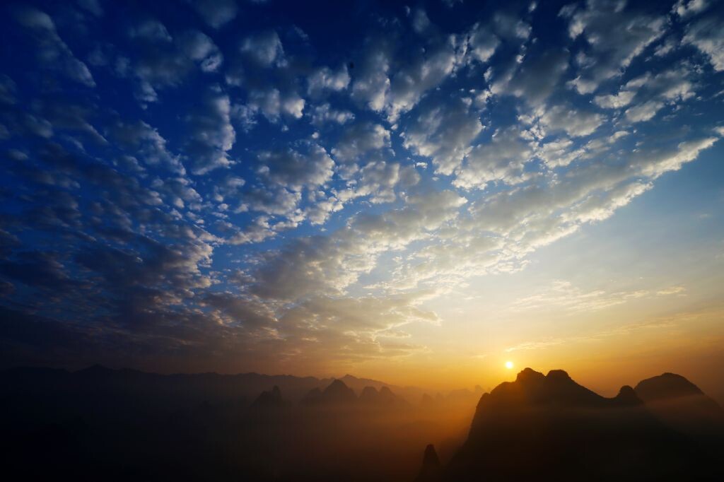阳朔日出