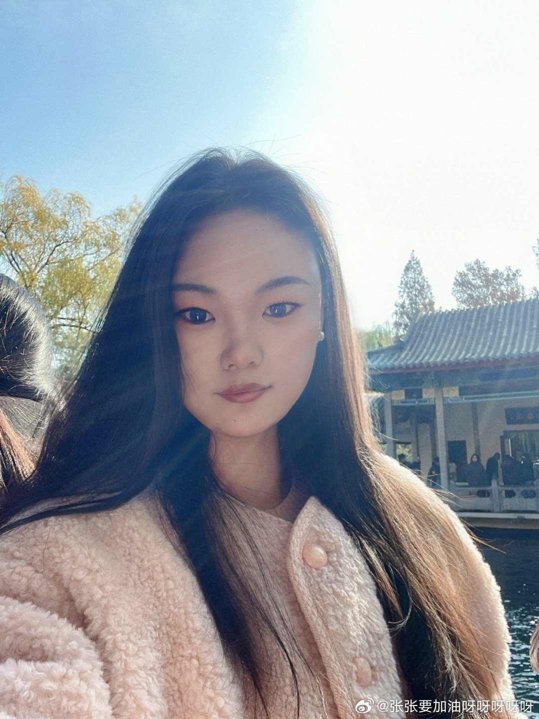 张嘉慧最新发现，小巷中的美食宝藏