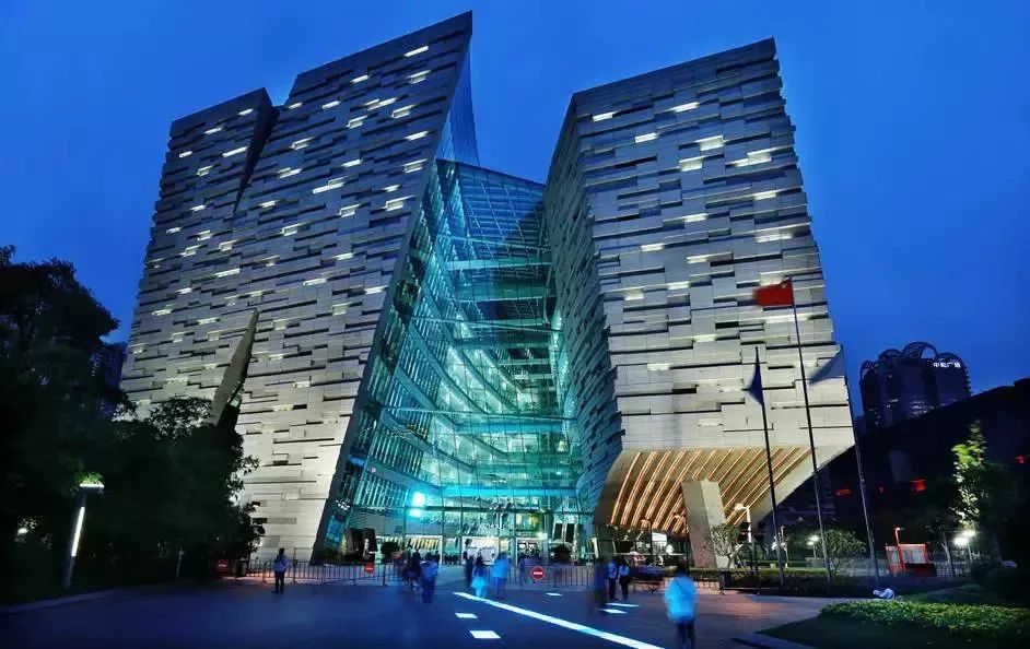 最新国中城市高科技产品亮相，引领未来科技潮流