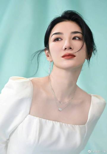 黄奕新戏开机，自信与成就感的蜕变之路