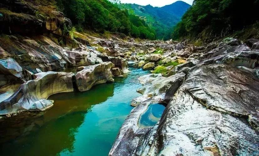 电影迅雷下载，自然美景探险之旅，探寻内心的平和宁静