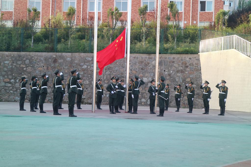 最新小学升旗仪式，自信与成就感的源泉，励志学习之旅启程
