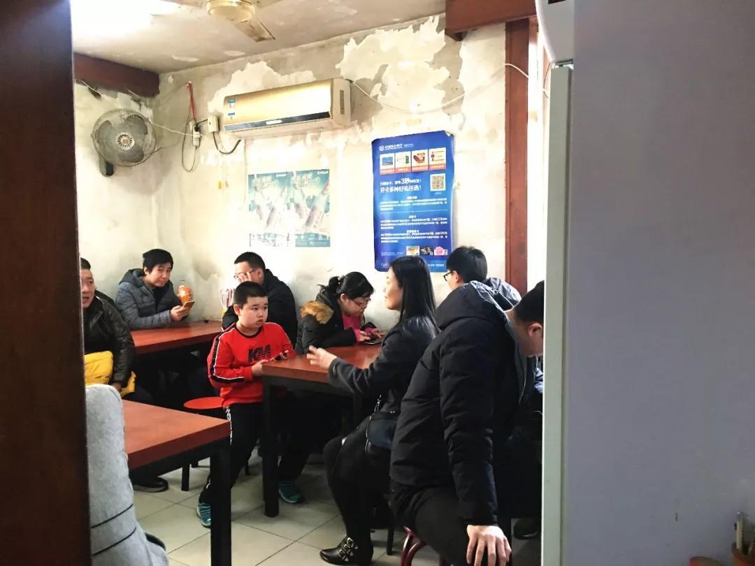 小巷视觉盛宴与特色小店解析