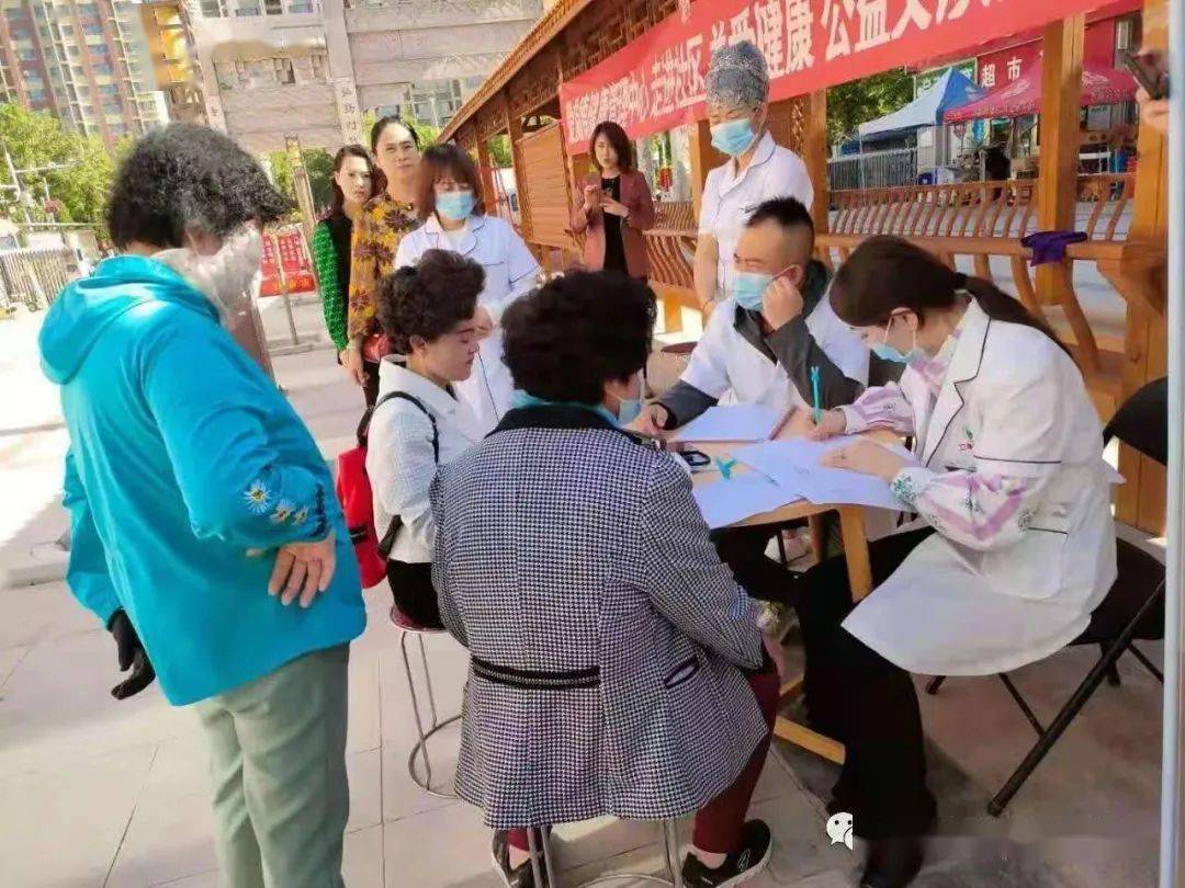 城市中的温暖瞬间捕捉者