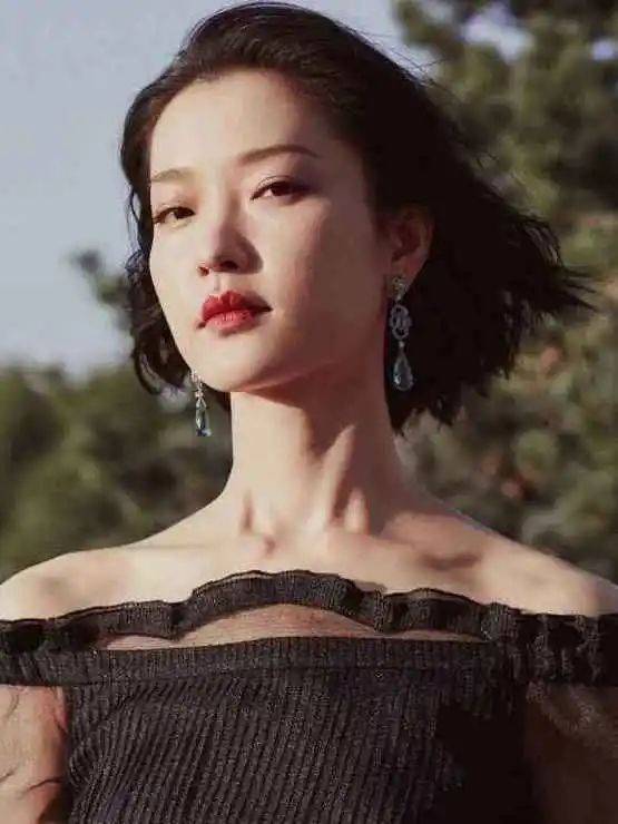 影响力与肤色背景（或时代印记）