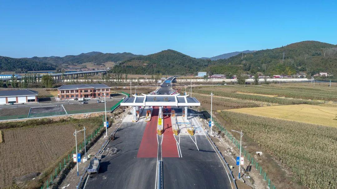 最新高速公路，自然美景的愉快探索之旅