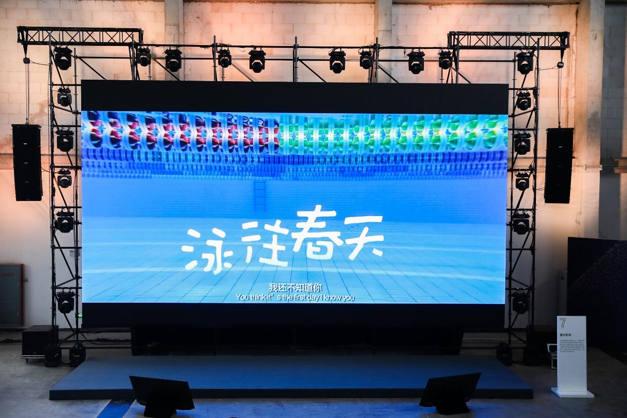 华为最新款智能手机，科技与艺术的完美融合