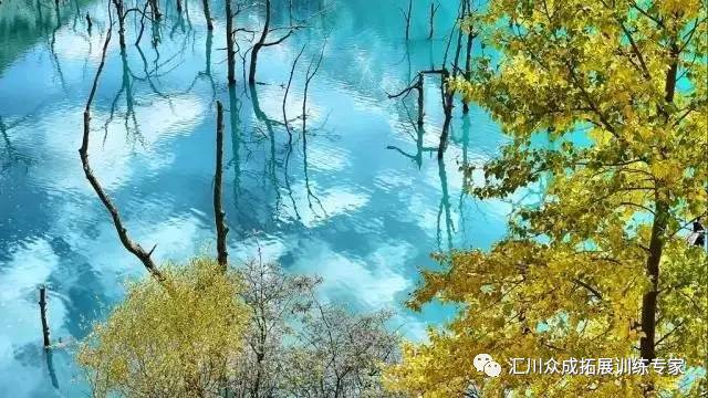右岸春风一语断蓝最新，自然美景的邂逅之旅