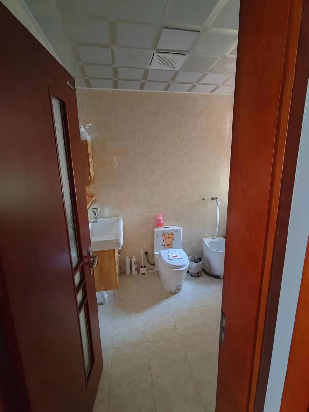 泊头泊彩二手房探秘，小巷中的隐藏特色小店
