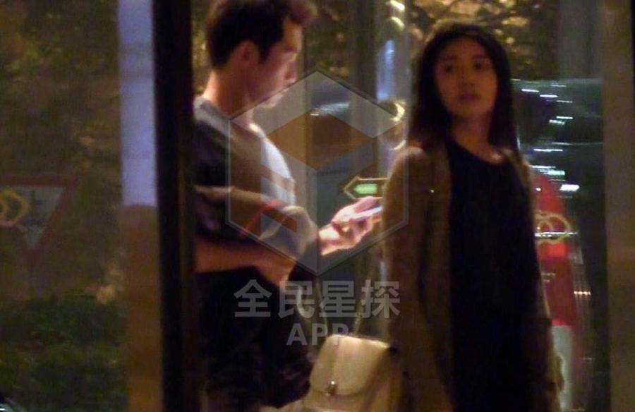 女友颖颖最新章节目录,女友颖颖最新章节目录，小巷中的隐秘美味