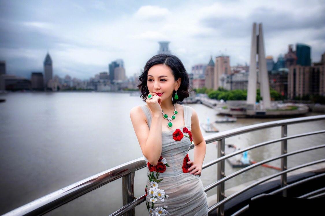 王琳最新时尚图片，展现魅力风采与前沿时尚探索