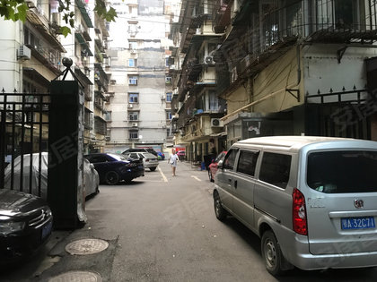 新华七村二手房市场最新动态，房价走势分析、购房指南与实时动态更新
